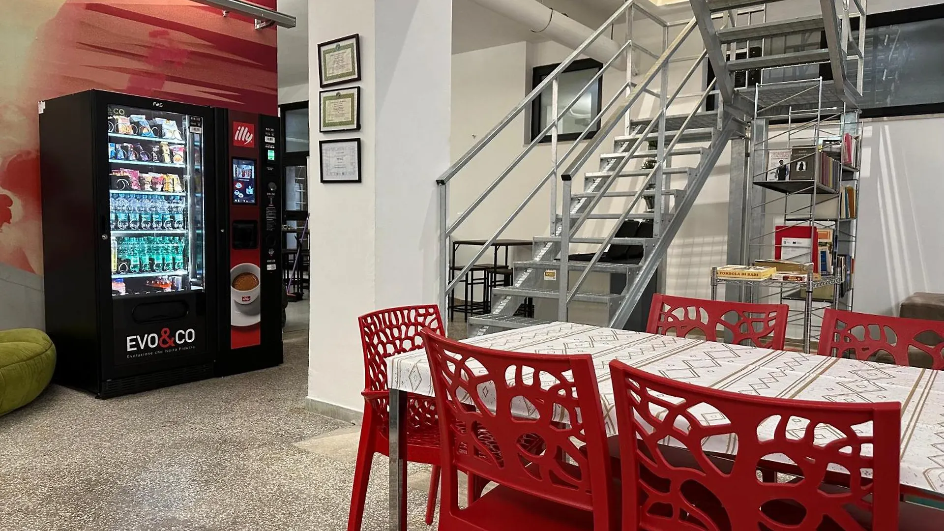 Хостел Cconforthotels Host Bari Centrale Италия